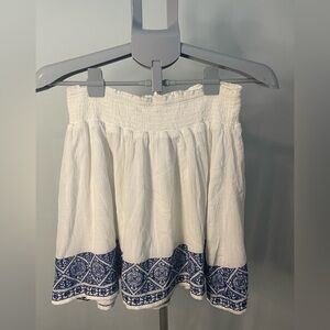 Old Navy white and blue embroidered cotton skirt‎ size small